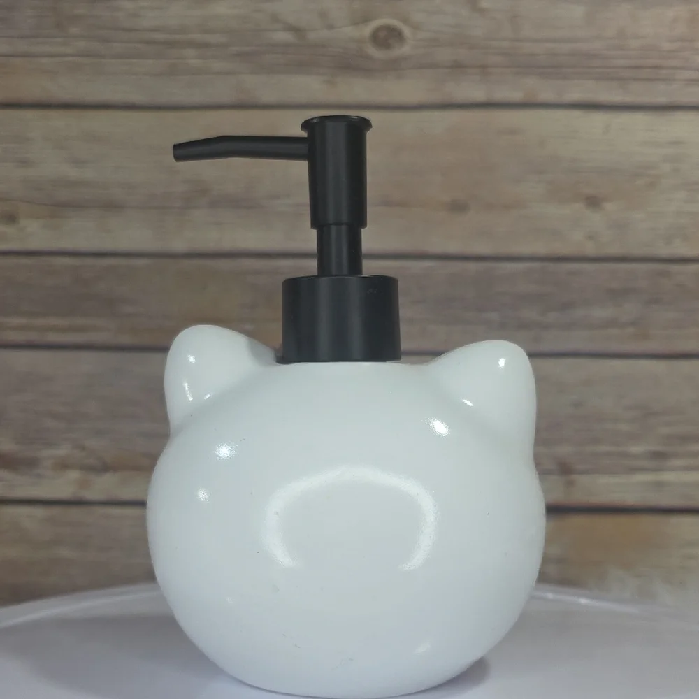 Hello Kitty White Dispenser with Metallic Pink Bow - Kids Bath